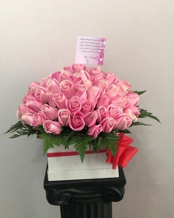 Caja de Rosas Rosadas – Amor y Ternura