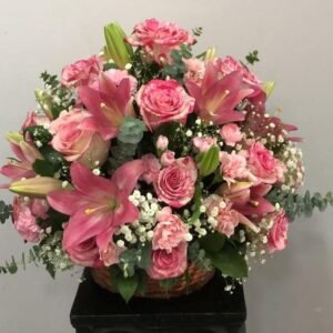 Canasta Floral  – Rosas y Lirios