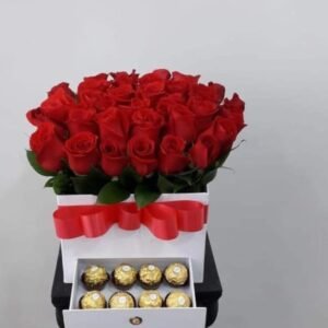 Caja de Rosas Rojas con Chocolates Ferrero